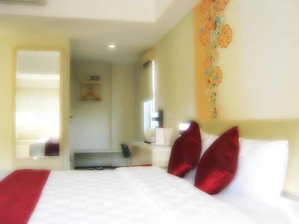 โรงแรมคอร์เดลา จิเรบอน ภายนอก รูปภาพ